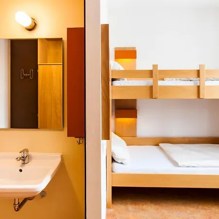 - Membership Required! Auberge de jeunesse
