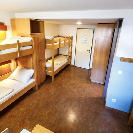 Auberge de jeunesse - Membership Required!