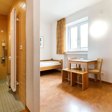 - Membership Required! Auberge de jeunesse *