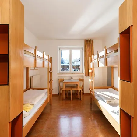 Auberge de jeunesse - Membership Required!